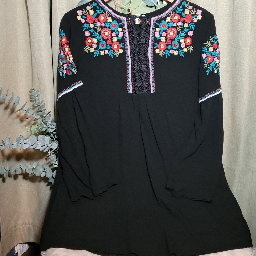 Umgee Black Tunic with Floral Embroidery Details - Medium